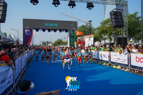 Race photo from PIK NITE RUN 2025