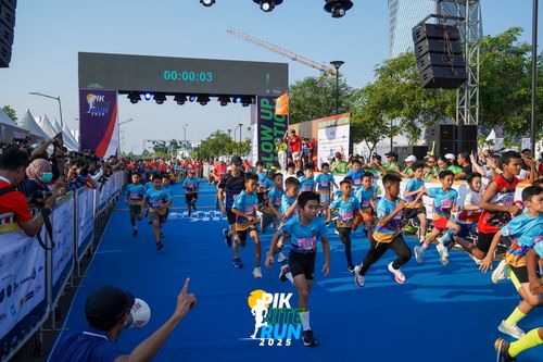 Race photo from PIK NITE RUN 2025