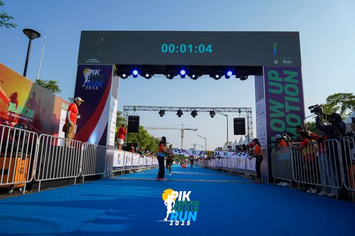 Race photo from PIK NITE RUN 2025