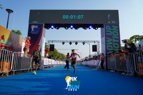 Race photo from PIK NITE RUN 2025