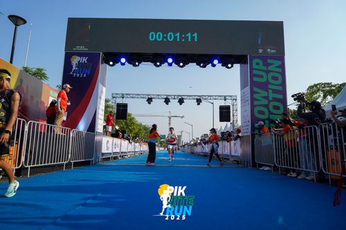 Race photo from PIK NITE RUN 2025
