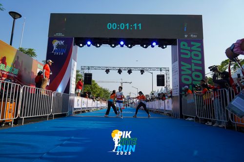 Race photo from PIK NITE RUN 2025