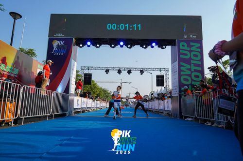 Race photo from PIK NITE RUN 2025