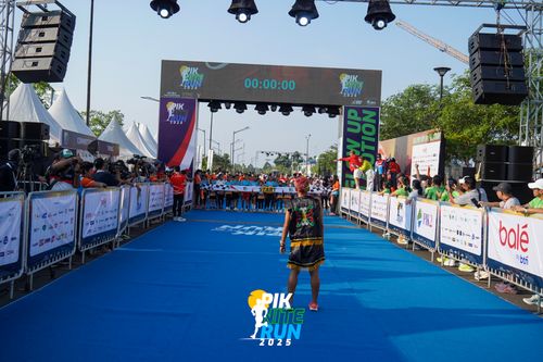 Race photo from PIK NITE RUN 2025