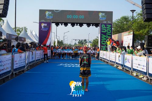 Race photo from PIK NITE RUN 2025