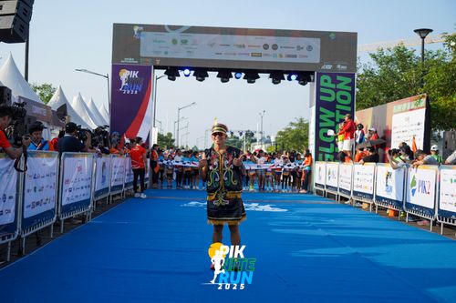 Race photo from PIK NITE RUN 2025
