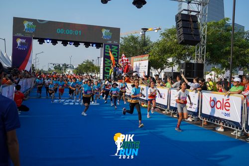 Race photo from PIK NITE RUN 2025