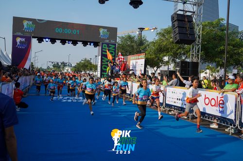 Race photo from PIK NITE RUN 2025