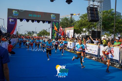 Race photo from PIK NITE RUN 2025