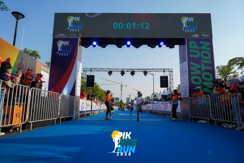 Race photo from PIK NITE RUN 2025