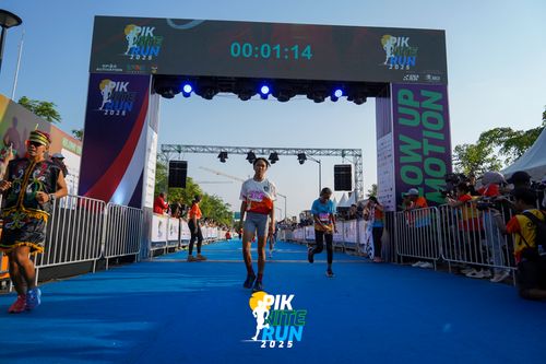 Race photo from PIK NITE RUN 2025