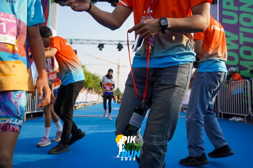 Race photo from PIK NITE RUN 2025
