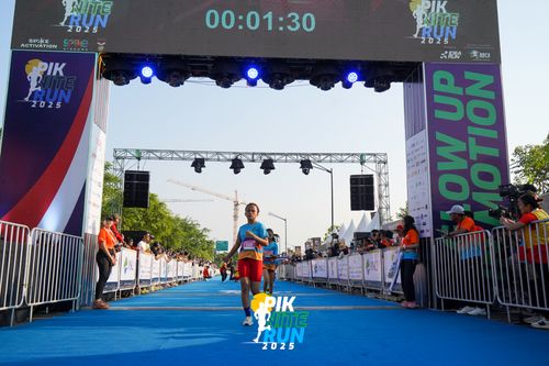 Race photo from PIK NITE RUN 2025