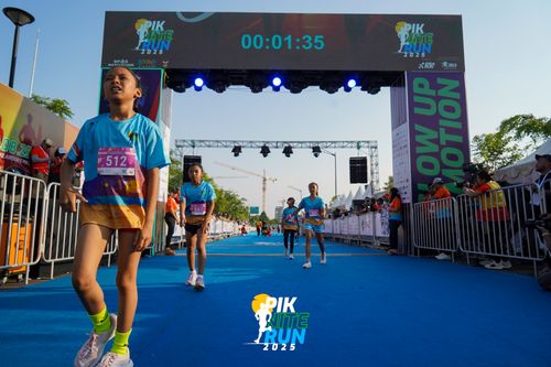 Race photo from PIK NITE RUN 2025