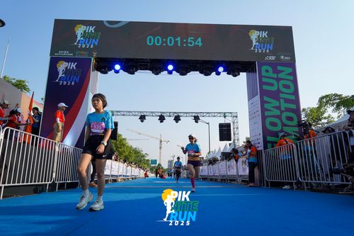 Race photo from PIK NITE RUN 2025