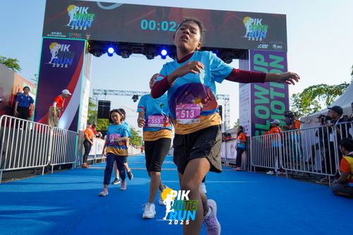 Race photo from PIK NITE RUN 2025