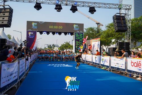 Race photo from PIK NITE RUN 2025
