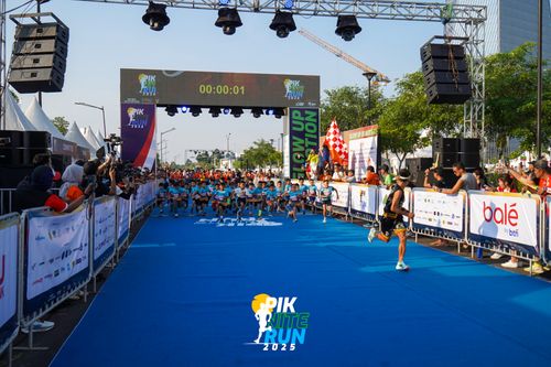 Race photo from PIK NITE RUN 2025