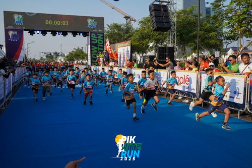 Race photo from PIK NITE RUN 2025