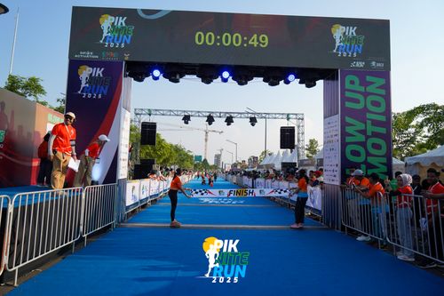 Race photo from PIK NITE RUN 2025