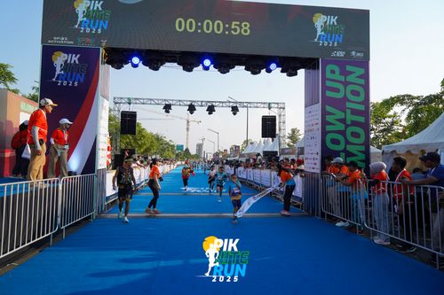 Race photo from PIK NITE RUN 2025