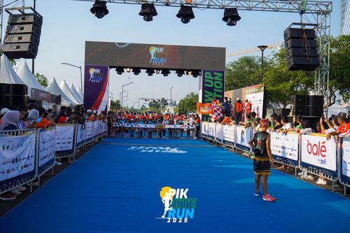 Race photo from PIK NITE RUN 2025