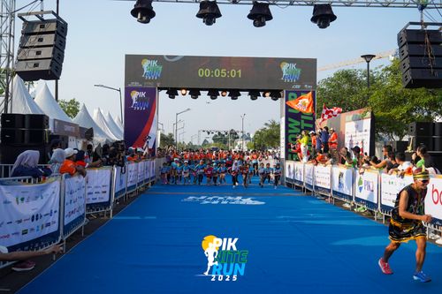 Race photo from PIK NITE RUN 2025