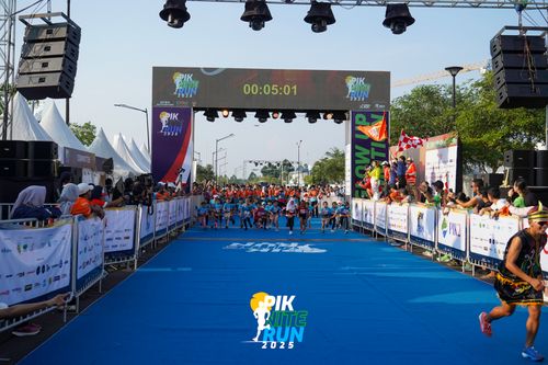 Race photo from PIK NITE RUN 2025