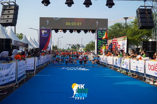 Race photo from PIK NITE RUN 2025