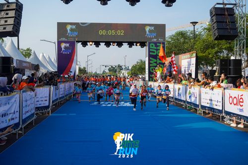 Race photo from PIK NITE RUN 2025
