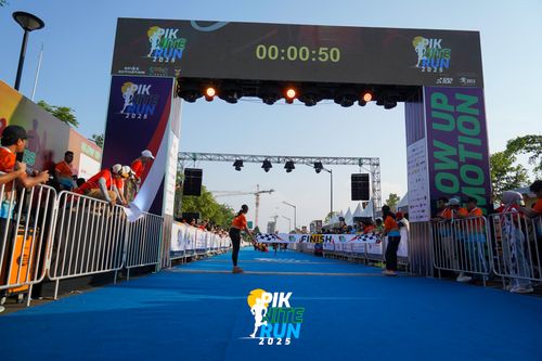 Race photo from PIK NITE RUN 2025