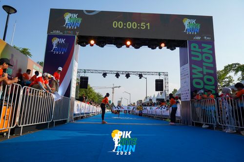 Race photo from PIK NITE RUN 2025