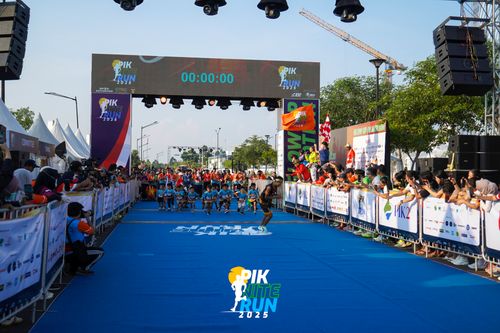 Race photo from PIK NITE RUN 2025