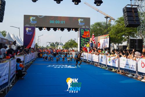 Race photo from PIK NITE RUN 2025