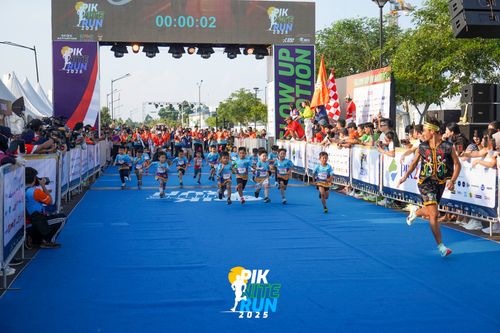 Race photo from PIK NITE RUN 2025