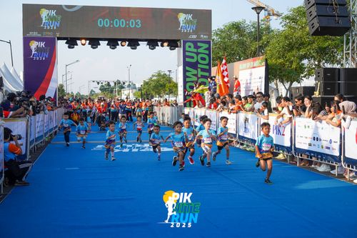 Race photo from PIK NITE RUN 2025