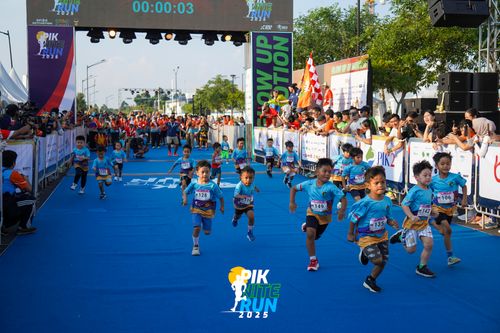 Race photo from PIK NITE RUN 2025