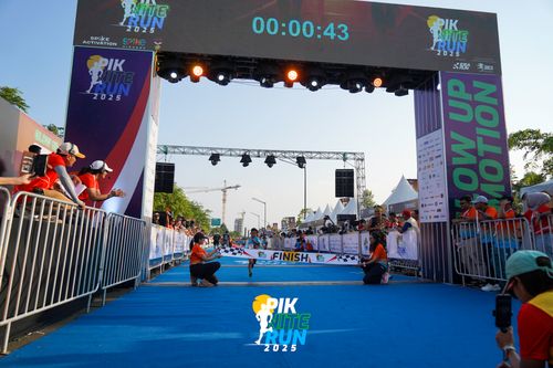 Race photo from PIK NITE RUN 2025
