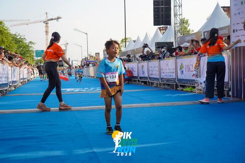 Race photo from PIK NITE RUN 2025