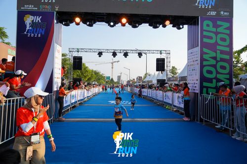 Race photo from PIK NITE RUN 2025