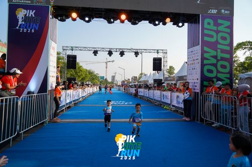 Race photo from PIK NITE RUN 2025