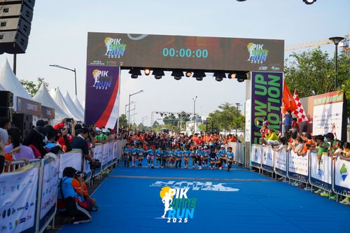 Race photo from PIK NITE RUN 2025