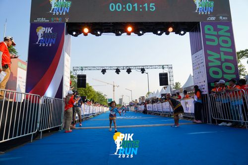 Race photo from PIK NITE RUN 2025