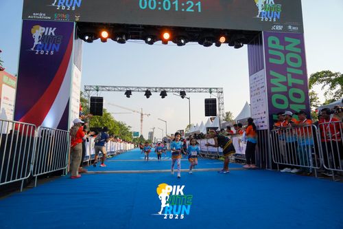 Race photo from PIK NITE RUN 2025
