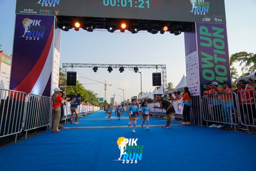 Race photo from PIK NITE RUN 2025