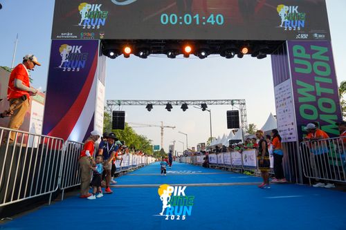 Race photo from PIK NITE RUN 2025