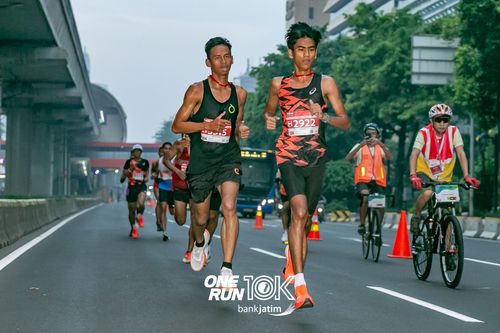 Race photo from ONE RUN 10 K