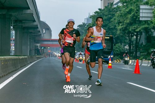 Race photo from ONE RUN 10 K