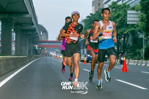 Race photo from ONE RUN 10 K