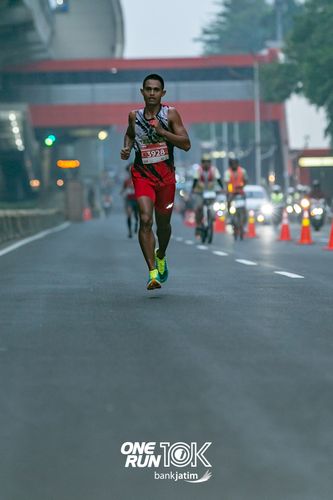 Race photo from ONE RUN 10 K